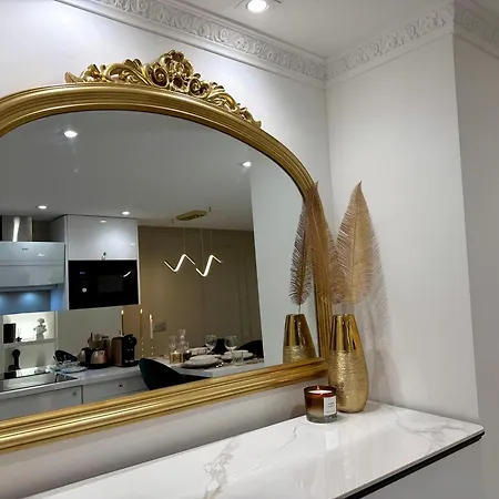 Auguste Comte - Avec Balcon - Coeur De * דיז'ון