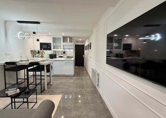 Auguste Comte - Avec Balcon - Coeur De *