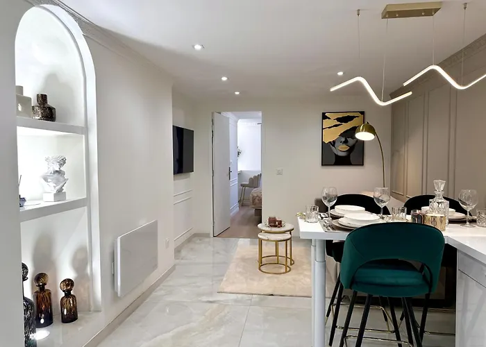 Auguste Comte - Avec Balcon - Coeur De Appartement *