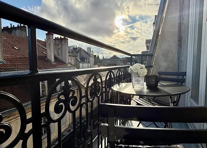 Appartement Auguste Comte - Avec Balcon - Coeur De *